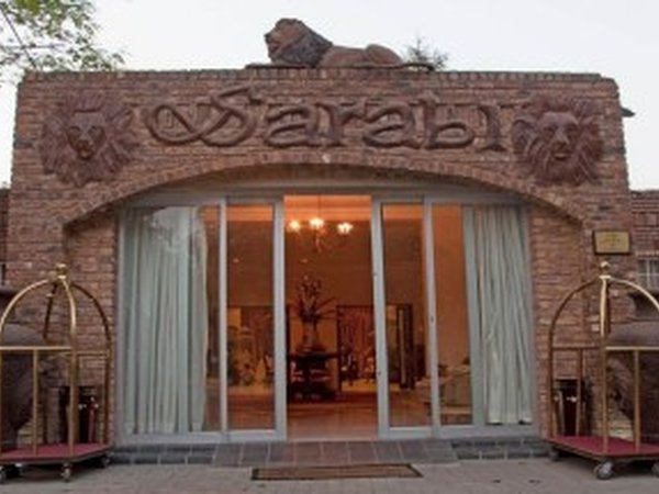 Sarabi Country Lodge & Guest Houses